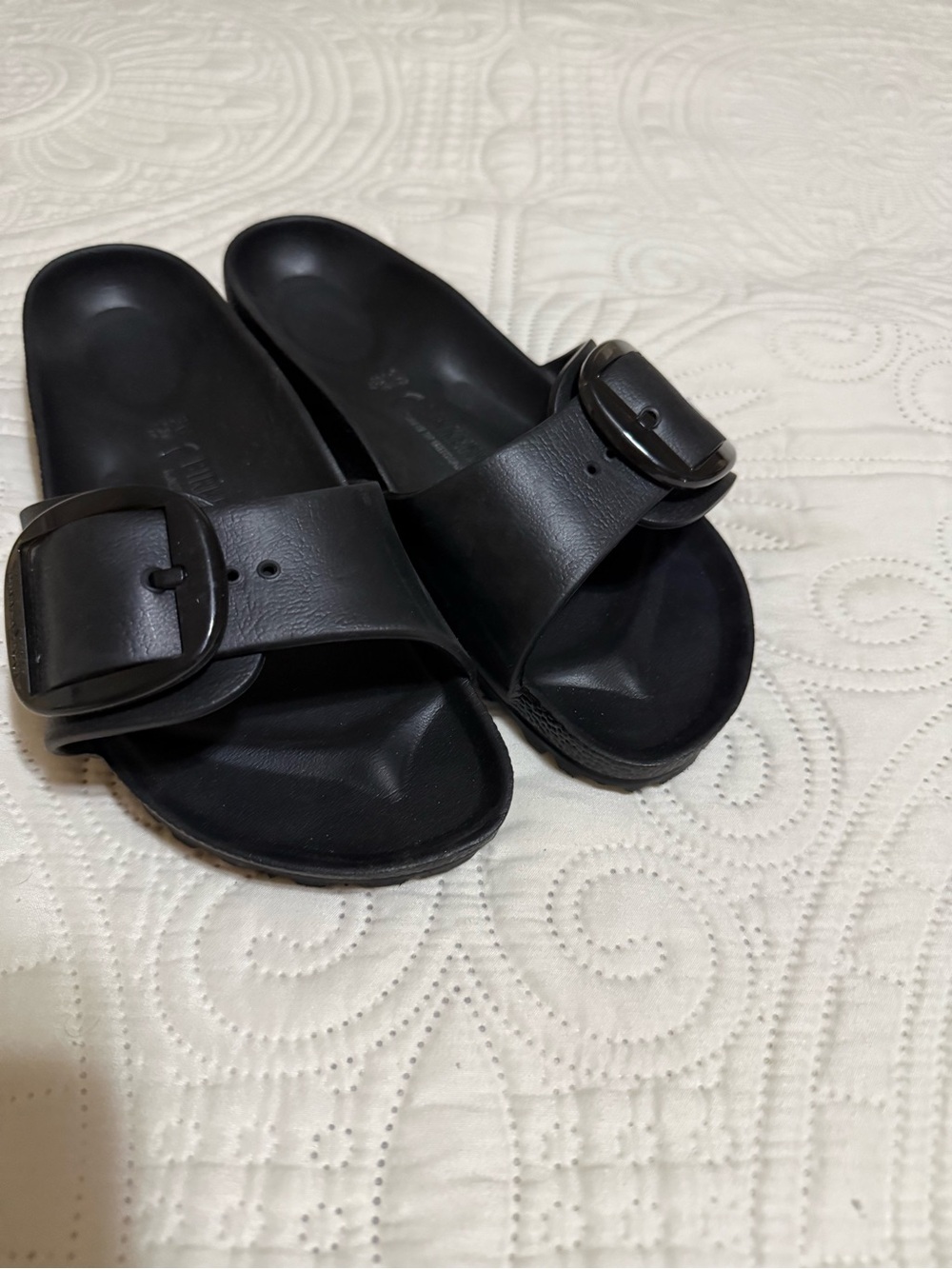 Like new Women’s Birkenstock Slide Sandals with Buckle